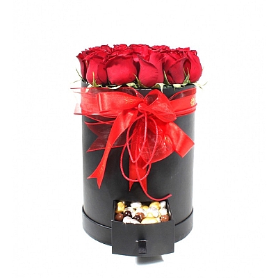 ekmecel Kutuda Kirmizi Gller Ve kolata